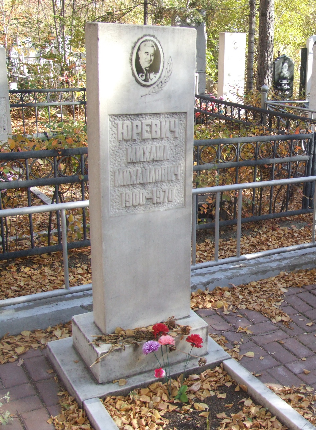 Надгробие на могиле Юревича М.М. (1900-1970), Челябинск, Успенское кладбище, 54 квартал.